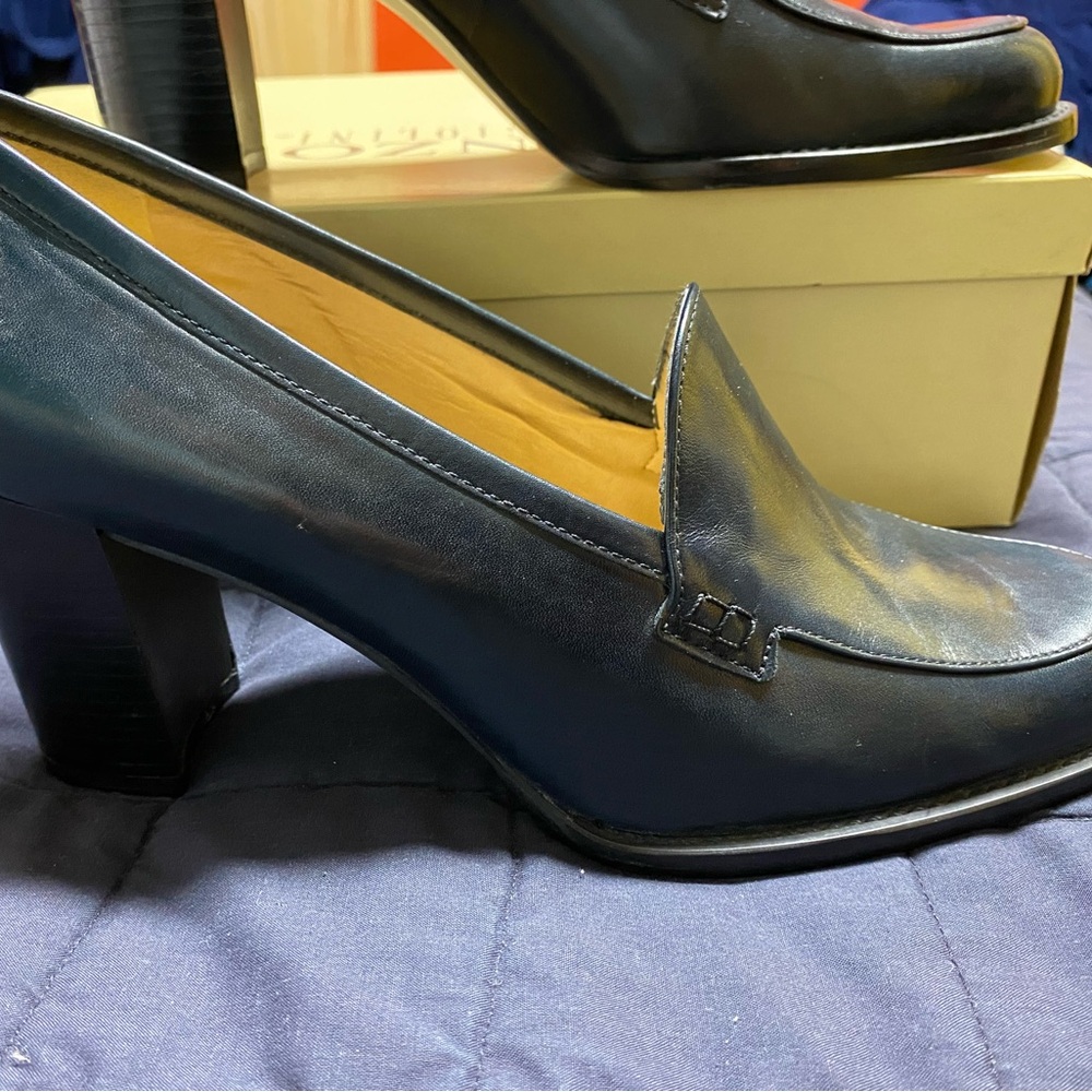 Women’s Nine West Dark Navy heels 8m